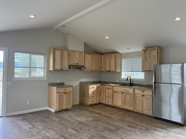 Building Photo - 1755 Glendale Dr