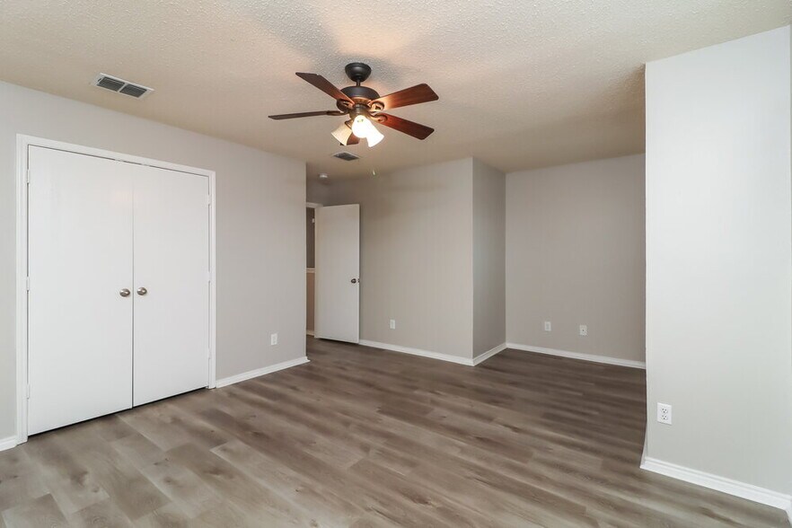 Building Photo - 3951 Fox Run Dr