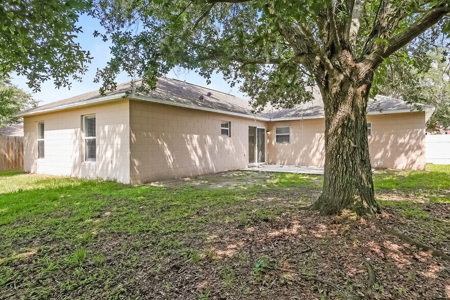 Building Photo - 225 Cranbrook Dr