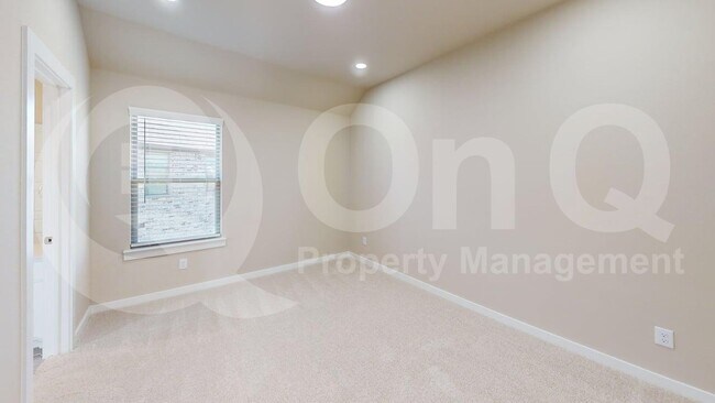 Building Photo - 714 Melody Hl Dr