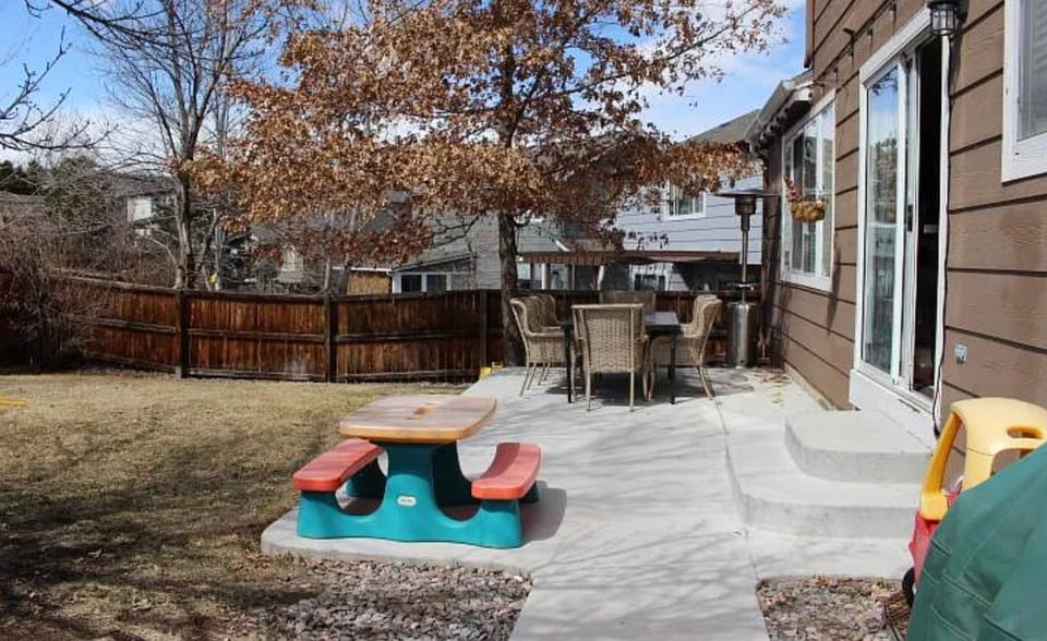 Building Photo - 2526 WOODROSE PL