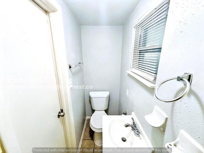 Building Photo - 2 Bed/1 Bath Home with Garage / Pet-Friendly / Coming Soon!