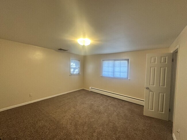 Building Photo - 5621 W Lakeridge Rd