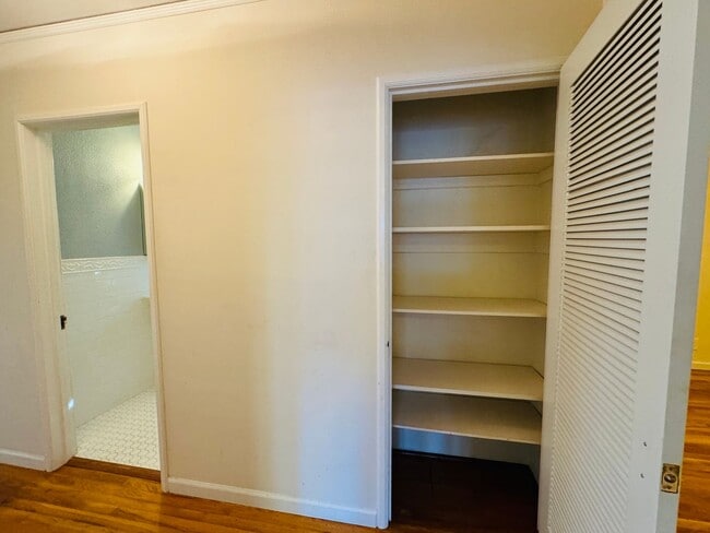 Building Photo - Charming 2 Bed, 2 Bath Home near UOP