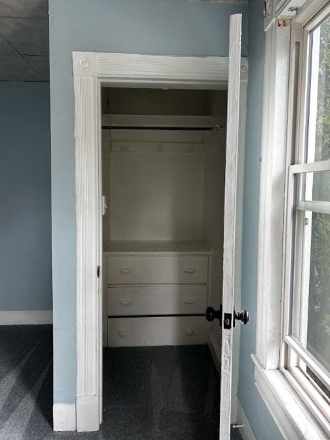 Building Photo - 1638 Sanderson Ave