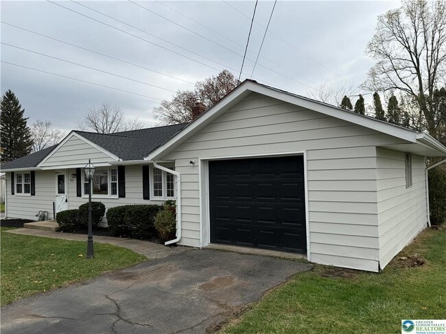 Primary Photo - 1640 Stanhope St