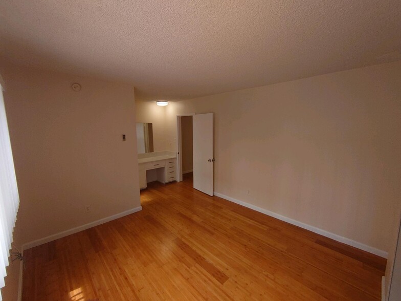 Building Photo - 2635 5th St