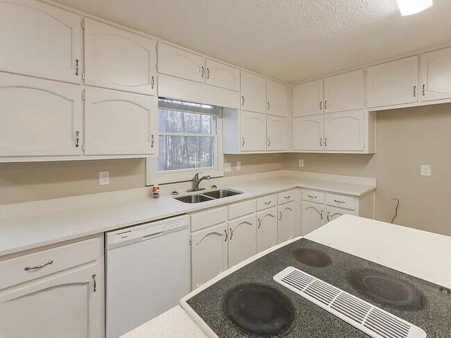 Building Photo - 325 Derby Dr