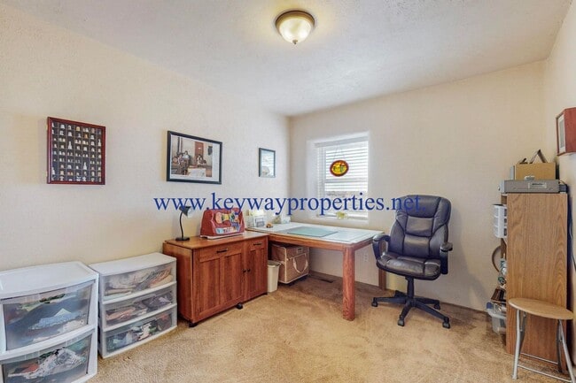 Building Photo - Belen 4 Bedroom Home