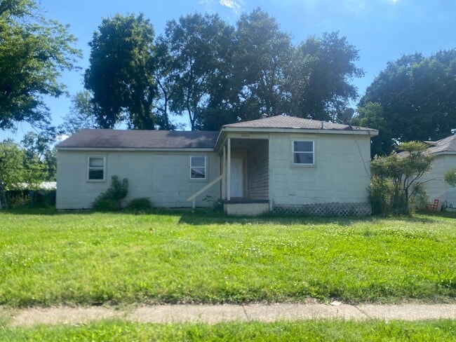 Primary Photo - 2642 Foster St