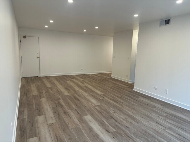 Building Photo - 8232 Niles Center Rd