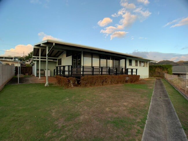 Building Photo - Moanalua Gardens (Honolulu) - Great Location - 3 bedroom home