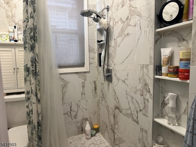 Building Photo - 70 Arthur St