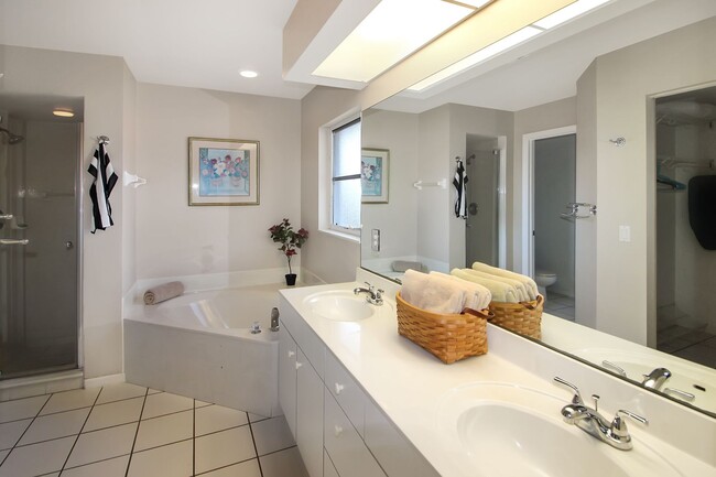 Building Photo - South Venice Annual Home For Rent