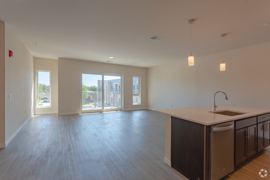 1BR, 1BA - 1D - XL - Luxe Sheboygan Luxury Apartments