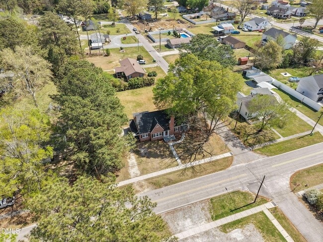 Building Photo - 302 W Main St