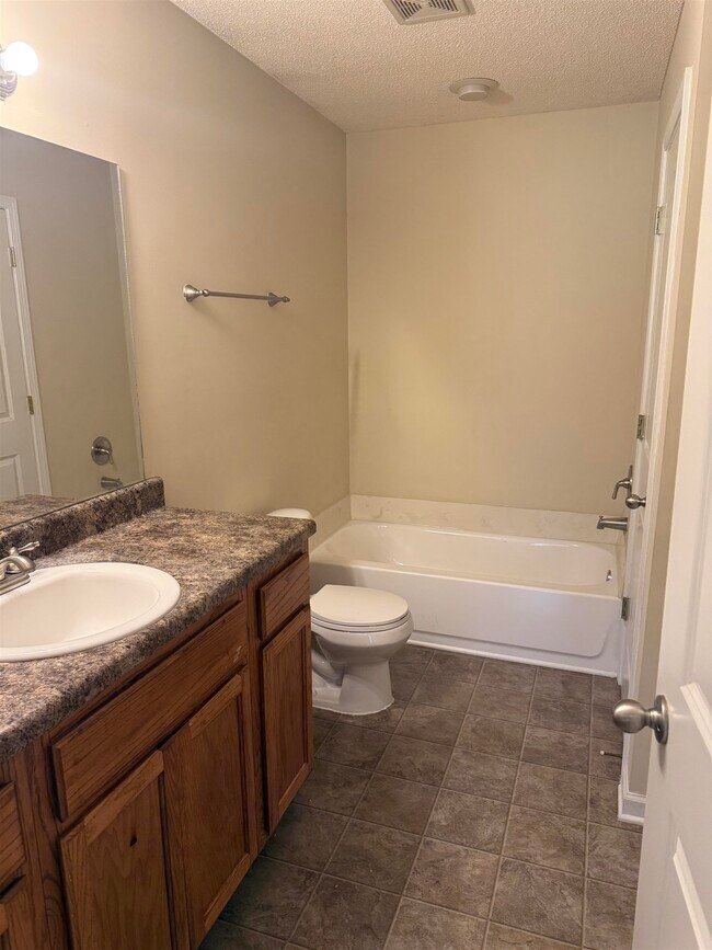Building Photo - 10389 Redmond Dr