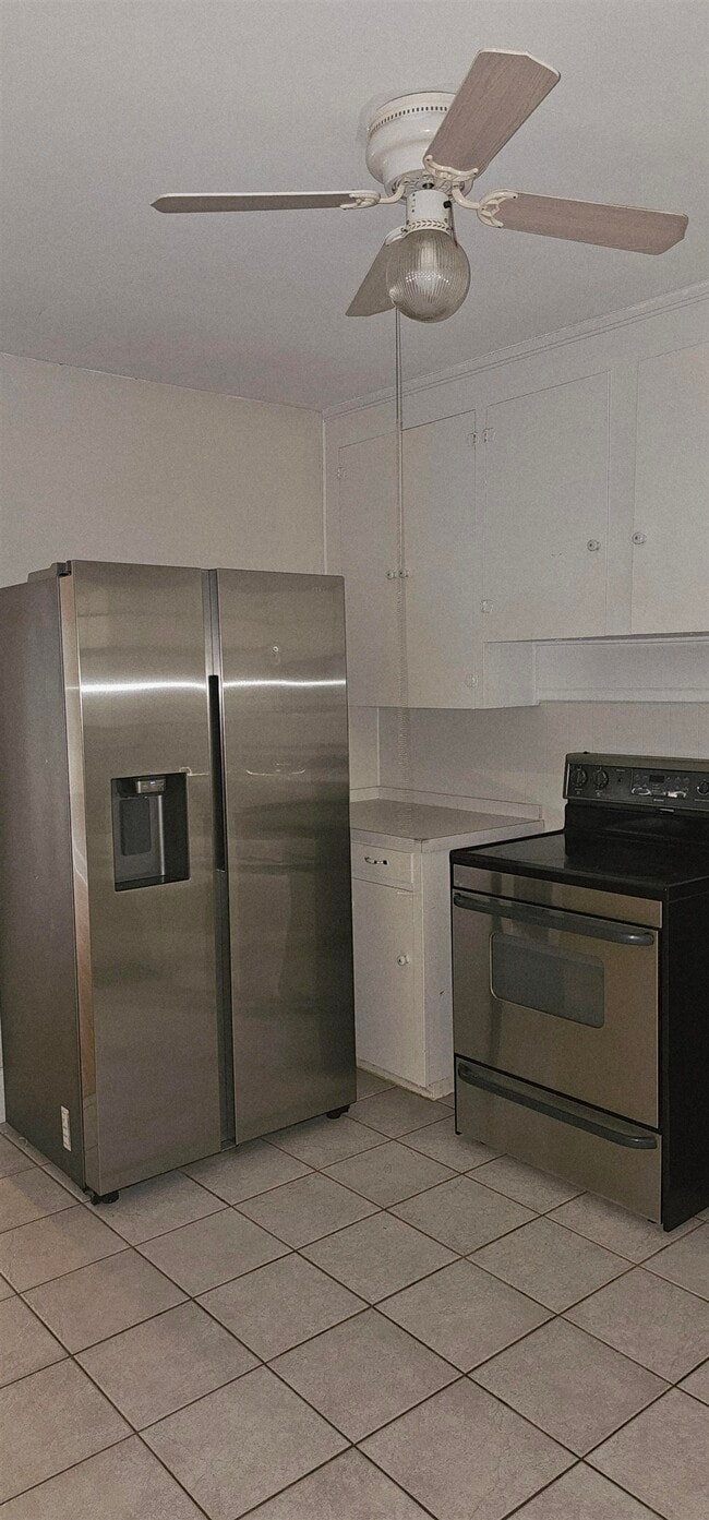 Building Photo - 908 Lakewood Ave