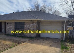 Building Photo - Duplex: 3 bed, 2 bath