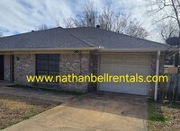 Building Photo - Duplex: 3 bed, 2 bath