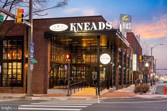 Building Photo - 675 S President St