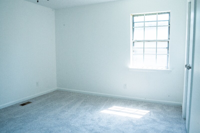 Building Photo - 4040 Knollbrook Dr NW