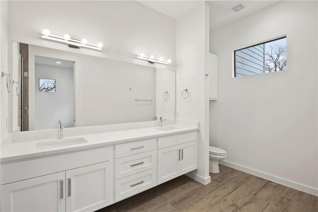 Building Photo - 2407 Douglas Ave