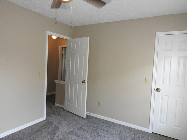 Building Photo - 3107 Rimrock Dr