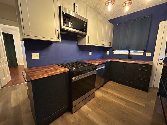Building Photo - Bright & Spacious 1-Bedroom Apartment