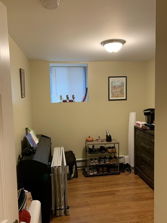 Building Photo - 404 Centre St