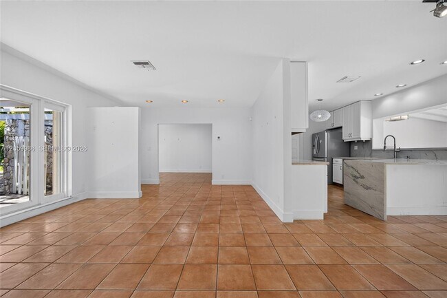 Building Photo - 12935 SW 81st Ave