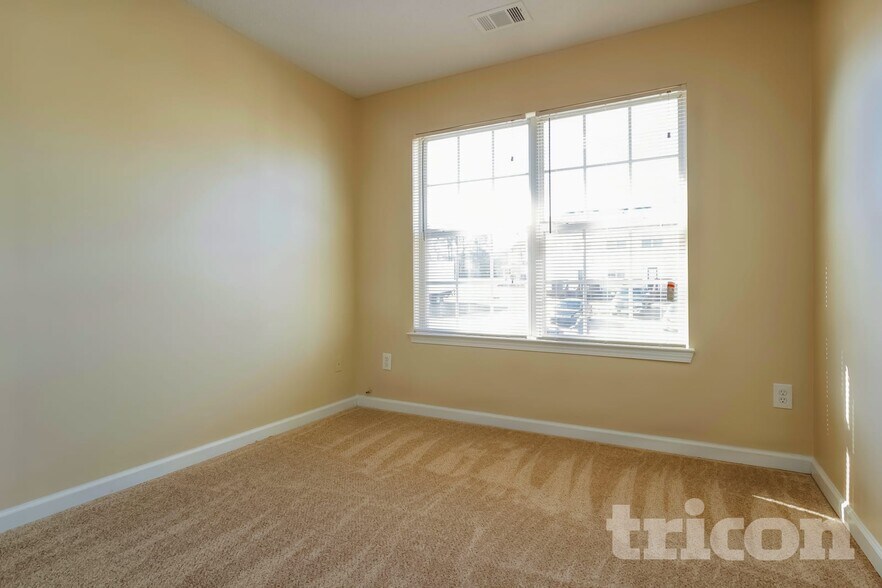 Building Photo - 128 Hawkeye Ln NW