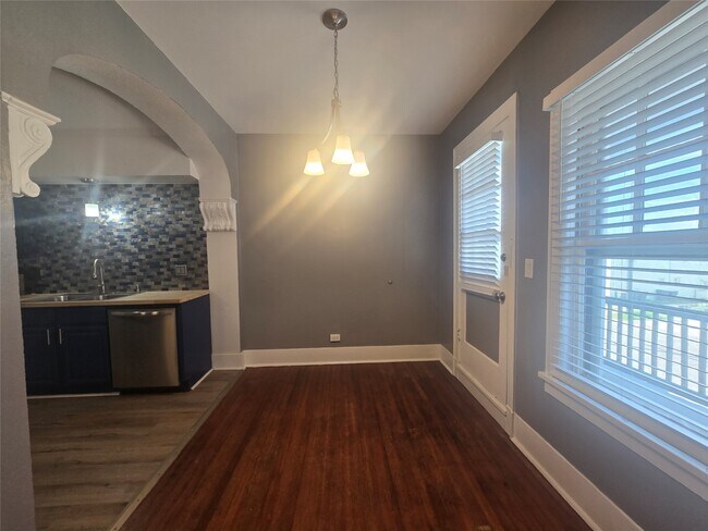 Building Photo - 725 J