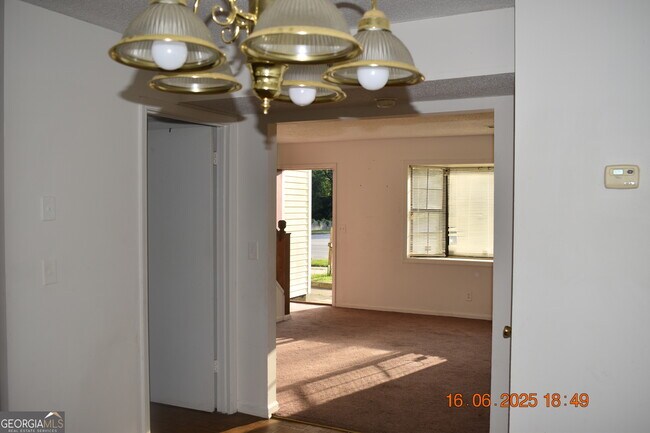 Building Photo - 4934 Log Cabin Dr