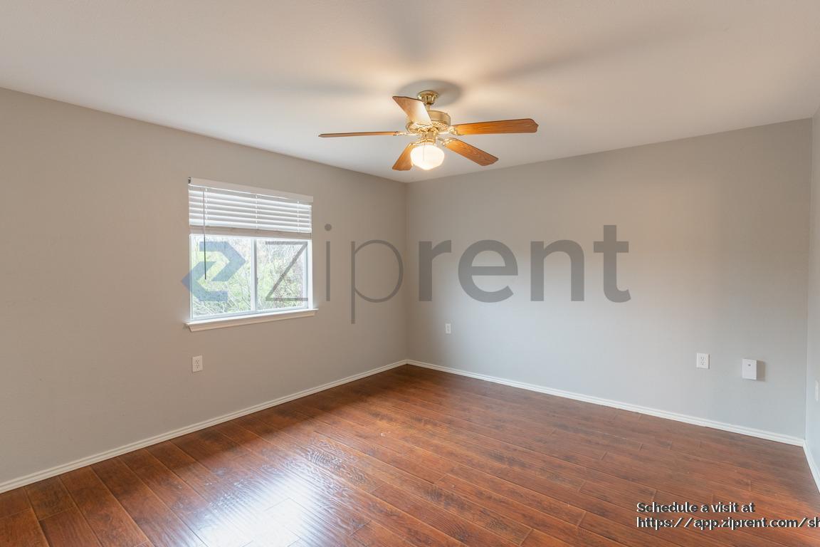 Building Photo - 817 Sheraton Ave