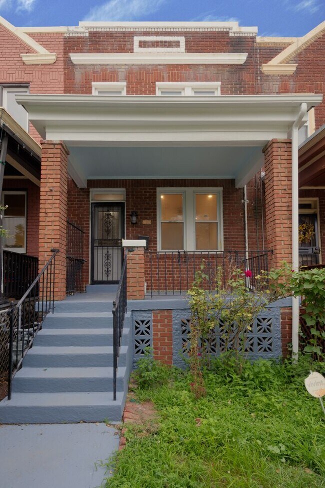 Building Photo - 787 19th St NE