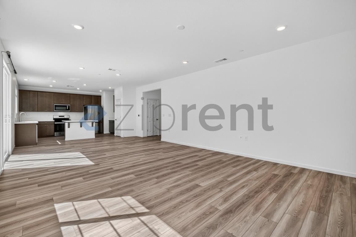 Building Photo - Unit