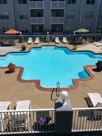 Building Photo - Beautiful Condo Just 3 Blocks from Oceanfront!