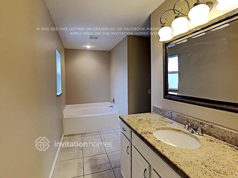 Building Photo - 12741 Kings Lake Dr