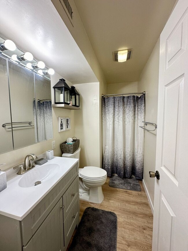 Building Photo - Quiet 1 Bedroom 1 Bathroom Furnished Apartment Home Available 06/01/2026 Rent Price Includes ALL ...