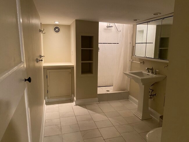 Building Photo - 12 Milham Rd