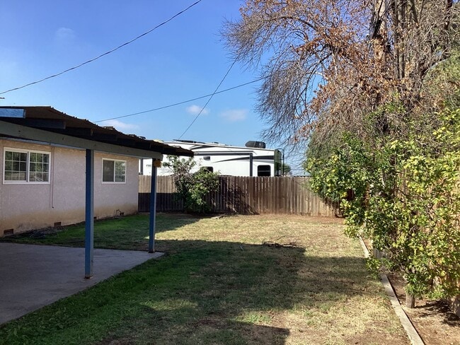 Building Photo - 487 W San Jose Ave