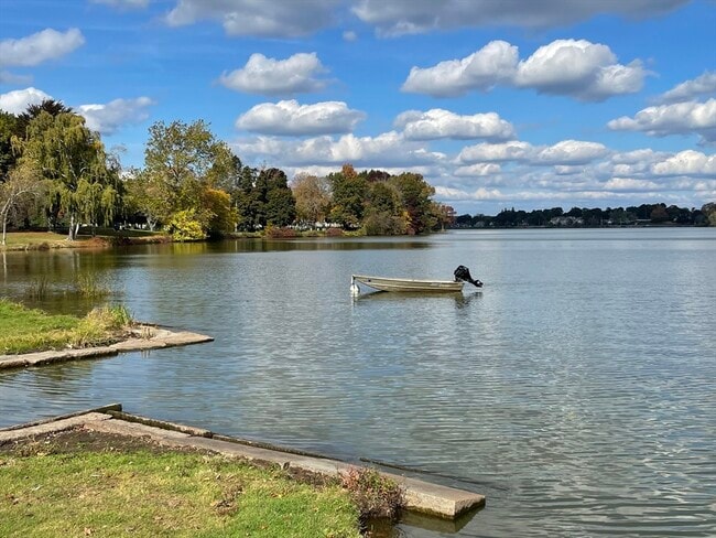 Building Photo - 276 Albion St