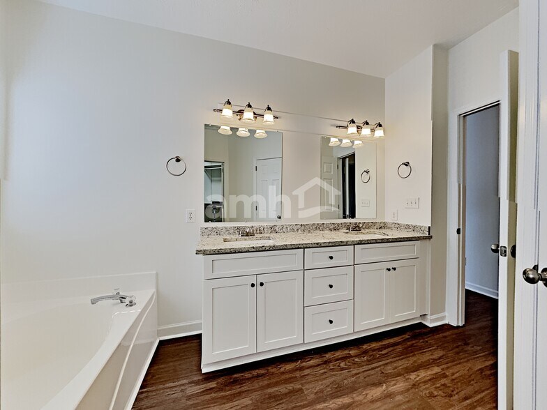Building Photo - 509 Bancroft Way
