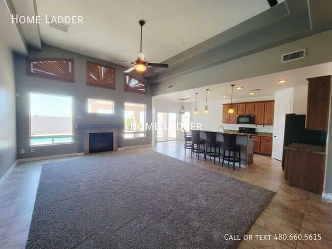 Building Photo - 9030 S 10th Dr