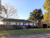 Building Photo - 98 Montclair Cir