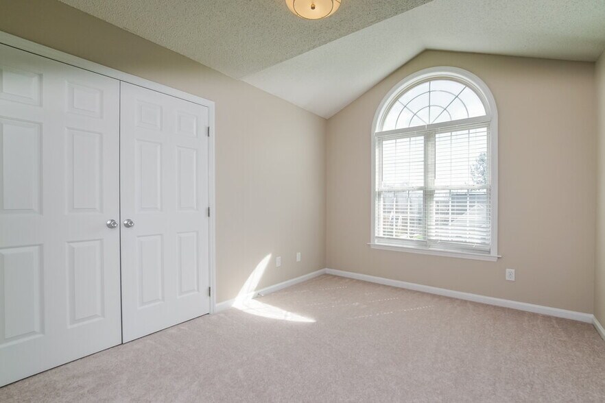 Building Photo - 1969 Shadow Glen Dr