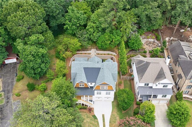 Building Photo - 2717 Skyland Dr NE