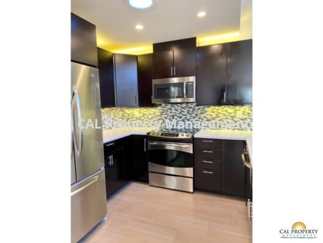 Primary Photo - Stunning 2 Bed/2 Bath Condo Located in Mon...