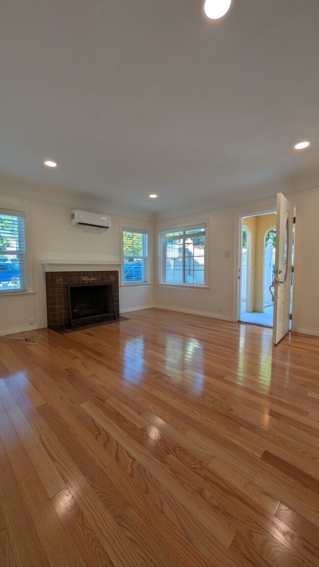 Building Photo - 1203 N Kenilworth Ave